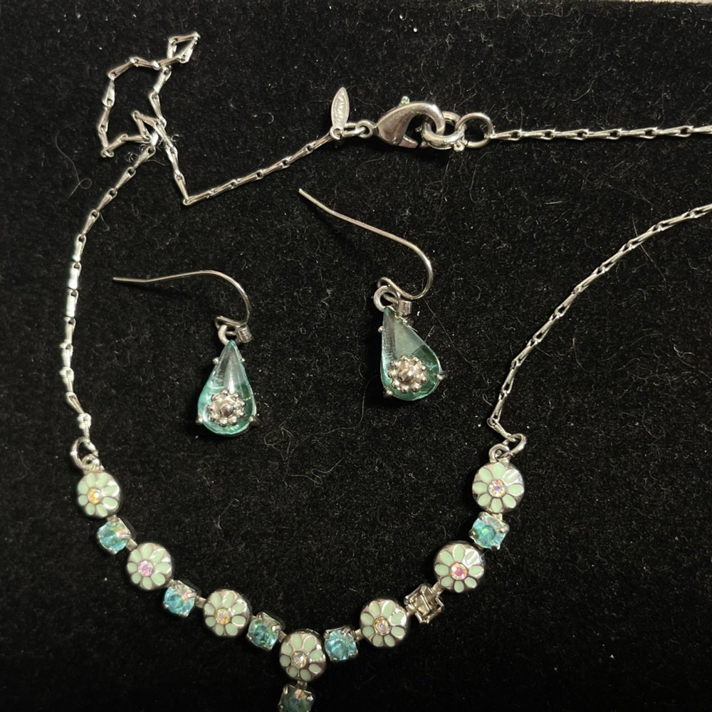 Avon Teardrop Necklace and Earring Set - Picture 3 of 3
